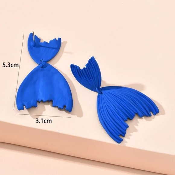 💙 Awesome Large Abstract Fish Tail Fins Cobalt Stud Earrings 💙 - Picture 3 of 3